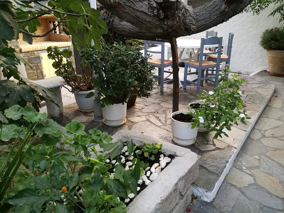 Gerania Milos Apartment Adamantas  Екстериор снимка