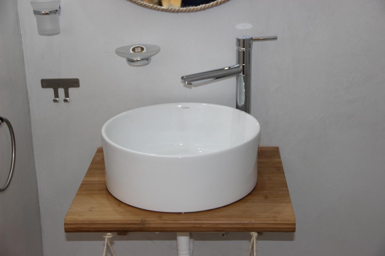 Gerania Milos Apartment Adamantas  Екстериор снимка